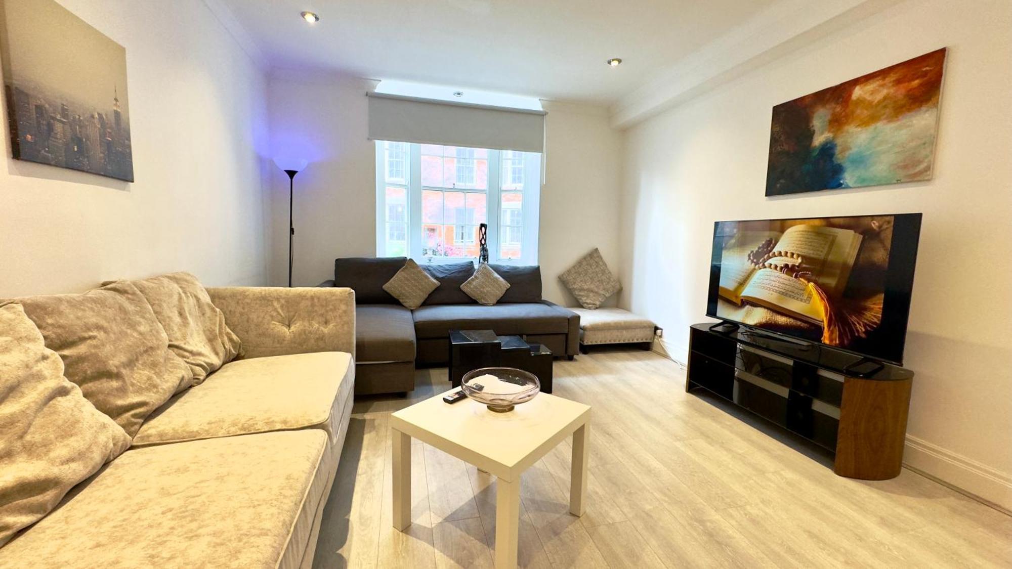 Cute 2 Bedroom *
